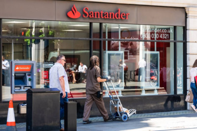 Santander issues major Wednesday update before £829 payouts to customers