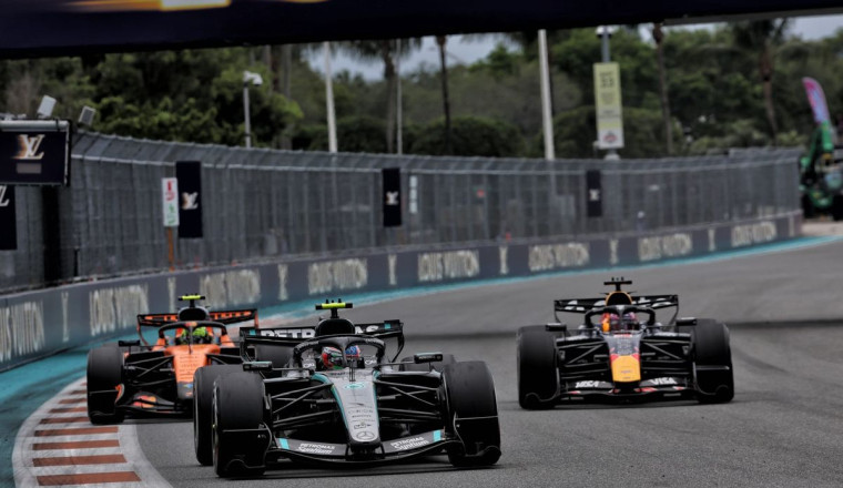Mercedes backs V8 F1 plan, suggests 1200bhp 'mega' engine