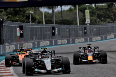 Mercedes backs V8 F1 plan, suggests 1200bhp 'mega' engine