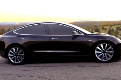 A Seven-Year-Old Tesla Model 3 Survived 380,000 Miles, Its Range Did Not