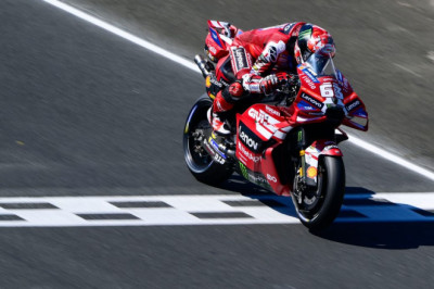 Bagnaia denies Marquez in ultra-close Le Mans qualifying