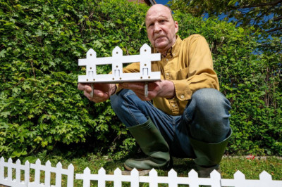 Retiree sick of cars ruining his lawn invents fence that can puncture tyres