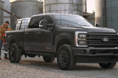 Ford's Biggest Truck Now Comes Standard With A Bigger V8