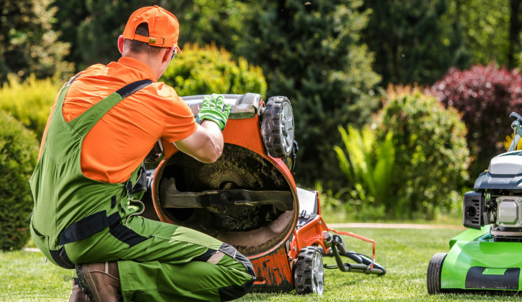 How Long Do Lawn Mower Engines Typically Last?