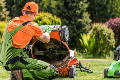 How Long Do Lawn Mower Engines Typically Last?