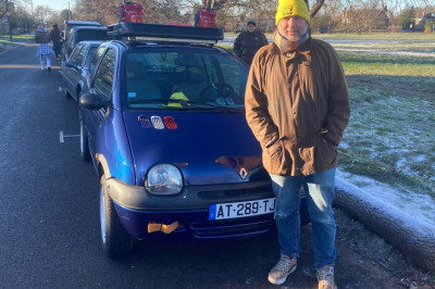 I converted this abandoned Renault Twingo into a rally special