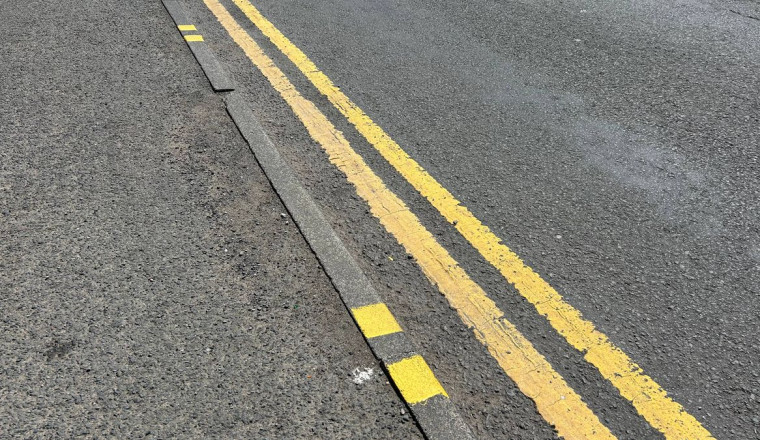 Motorists have been driving for years without knowing what vertical yellow kerb lines are