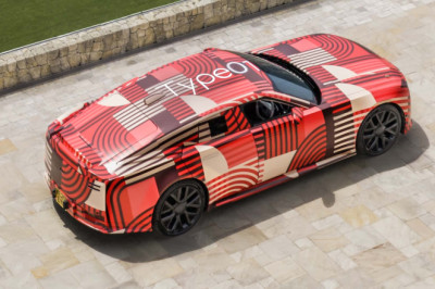 Jaguar's Big Electric Sedan Loses The Bulky Camo For A Slinky Wrap