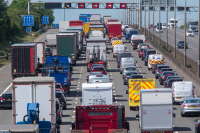 Bank holiday 'danger hour' warning issued to Brits with millions expected to hit roads this weekend