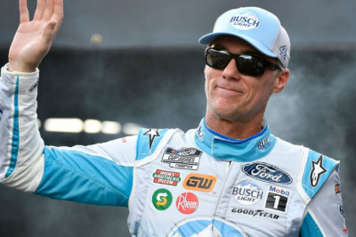 Harvick headlines NASCAR Hall of Fame inductees