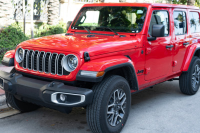 Jeep Calls The Wrangler An SUV, But Much Of The Internet Begs To Differ