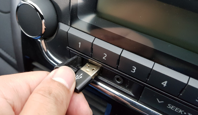 The Pros And Cons Of Using USB Thumb Drives For Your In-Car Music Library