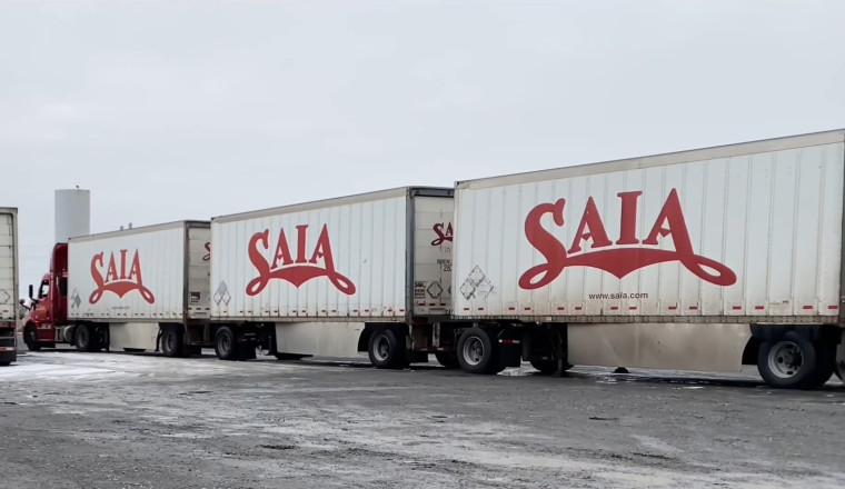 These States Allow Semi Trucks To Pull Three Trailers