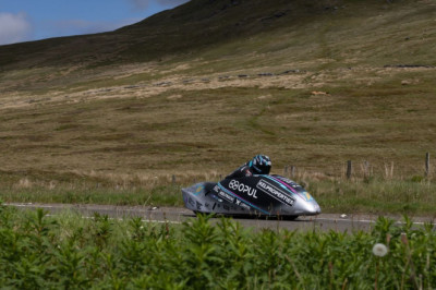 Isle of Man TT: Crowes sustain head injuries