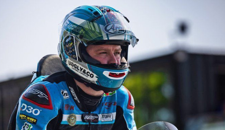 Isle of Man TT: Debutant rider dies in a crash
