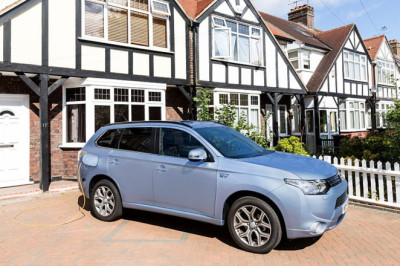 Driveway 'rule' EV motorists urged to follow by the AA when hot weather hits