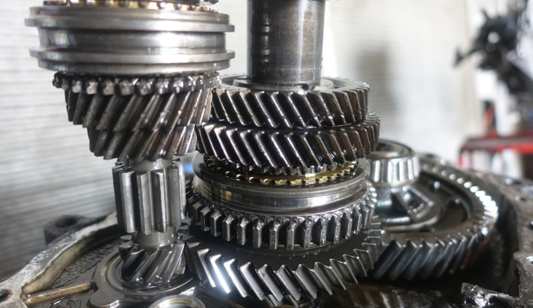 Pros And Cons Of Transaxles Vs. Standard Transmissions