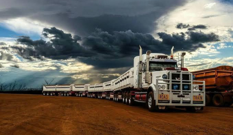 Australia's Road Trains Make American Big Rigs Look Like Toys