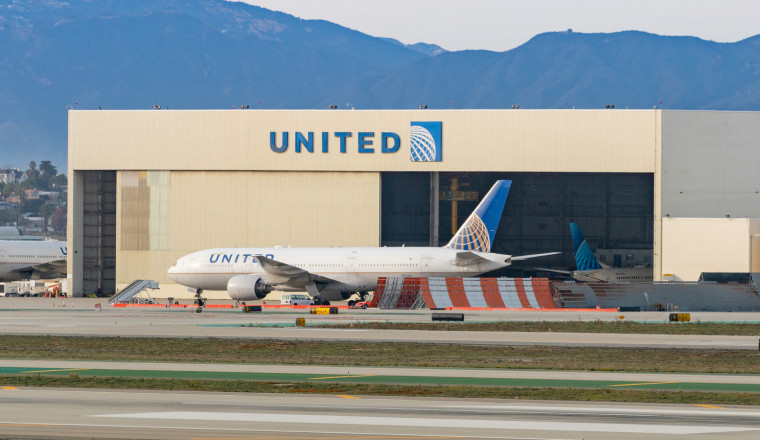 900 Planes Grounded Due To Engine Shortage, Claims United CEO