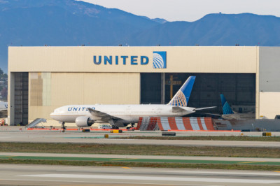 900 Planes Grounded Due To Engine Shortage, Claims United CEO