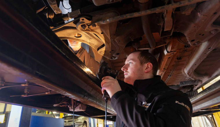 Car MOT failure costs rocket to record levels
