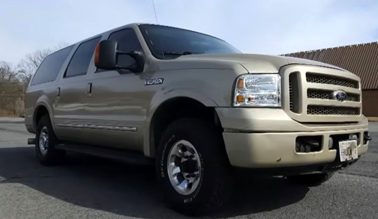 The 2000 Ford Excursion Was Built To Be The Biggest, Heaviest SUV On Earth