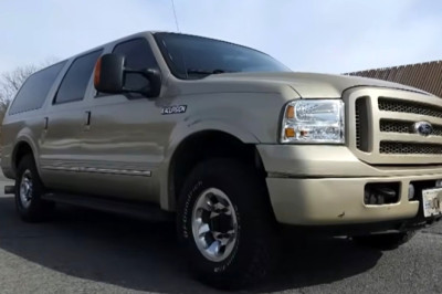 The 2000 Ford Excursion Was Built To Be The Biggest, Heaviest SUV On Earth