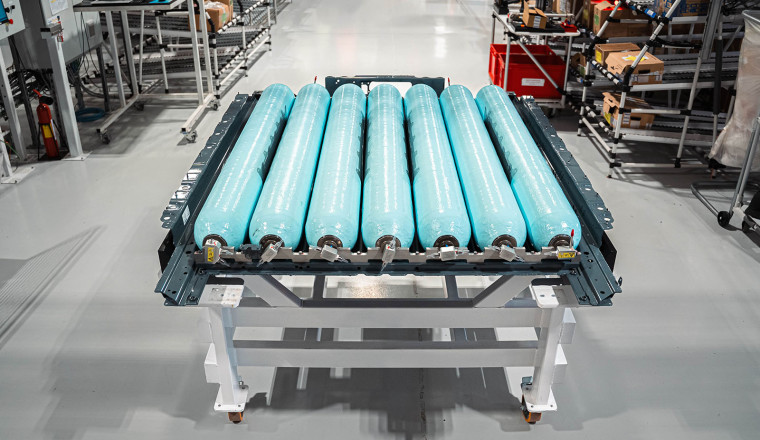 BMW solves hydrogen packaging puzzle to build FCEV and EV iX5 together