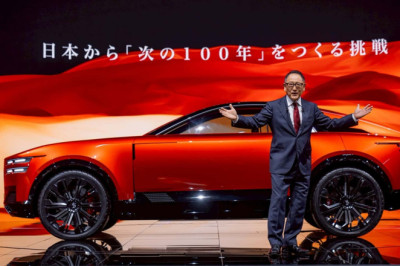 Toyota Veteran Reveals His Worst Fear: 'Everybody Is Shifting To EVs'