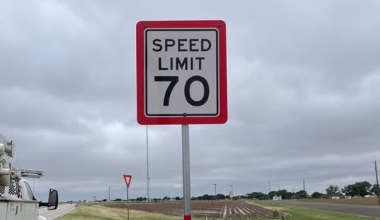 What That Red Border On Some Speed Limit Signs Actually Means