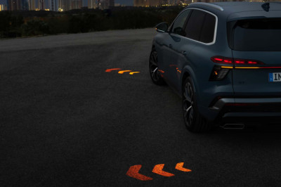 The New Audi Q7 Projects Turn Signals Onto The Road