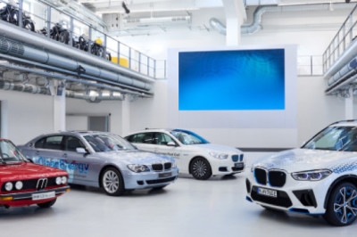 BMW Figured Out How to Build Hydrogen and Electric Cars on the Same Line