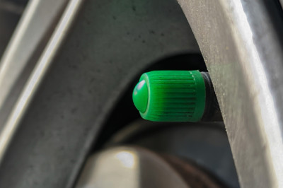 What Does A Green Cap On A Car Tire Valve Mean?