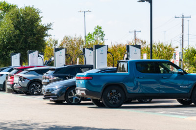 MIT Study Finds Gas Cars Aren't Secretly Better For The Planet Than EVs, Despite What Everyone On Facebook Says