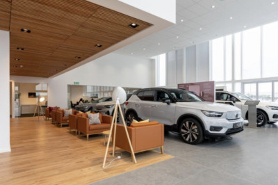 Car buyers still prefer dealerships as online-only purchases decline