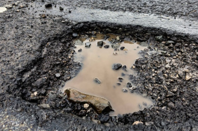 Rights and what you can claim if your car is damaged by a pothole